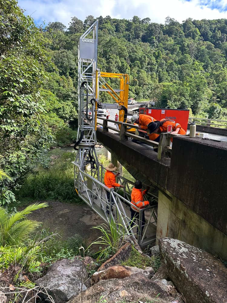 4m - 7m Moog Crawler Mounted Platform site photo 2