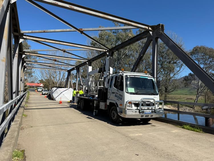 2.5m - 4.2m Aichi Truck Mounted Platform site photo 9