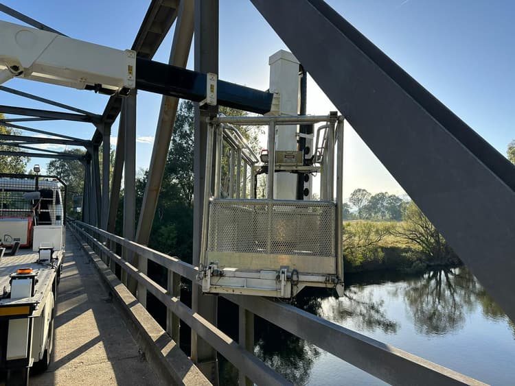 2.5m - 4.2m Aichi Truck Mounted Platform site photo 10