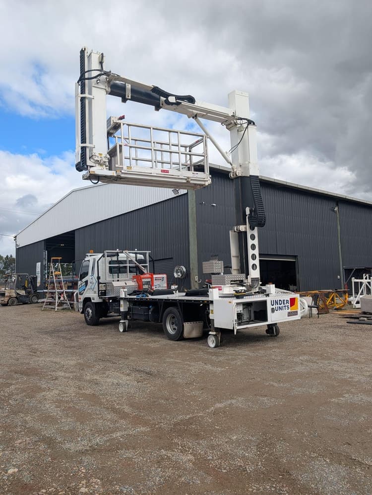 2.5m - 4.2m Aichi Truck Mounted Platform site photo 3