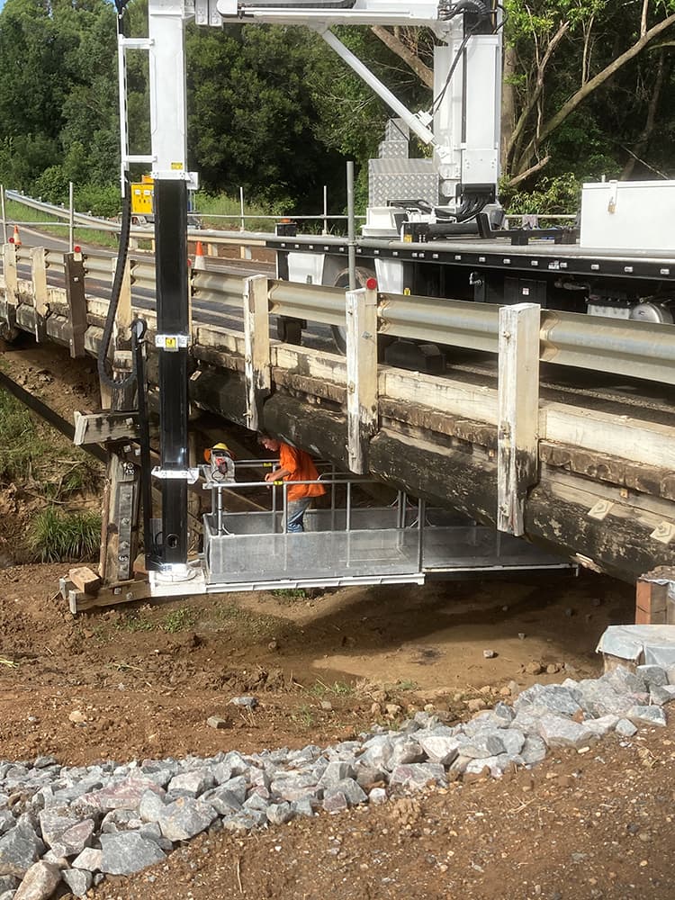 2.5m - 4.2m Aichi Truck Mounted Platform site photo 4